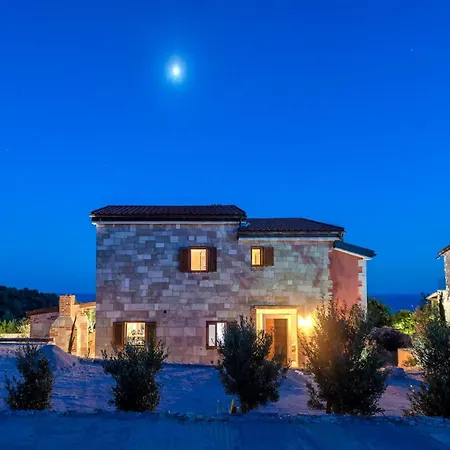 Villa Astounding Hvar 4 Bedrooms Crystal Hvar 1 Mesmerizing Sea Views Private Infinity Pool *